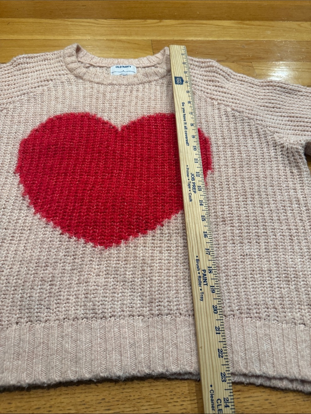 Old Navy women’s pink sweater with heart size medium. - Picture 4 of 7